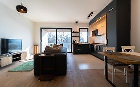 Mirador Bohemian Apt With Views Over Old Town And Tampa Mountain, Near Poiana Brasov